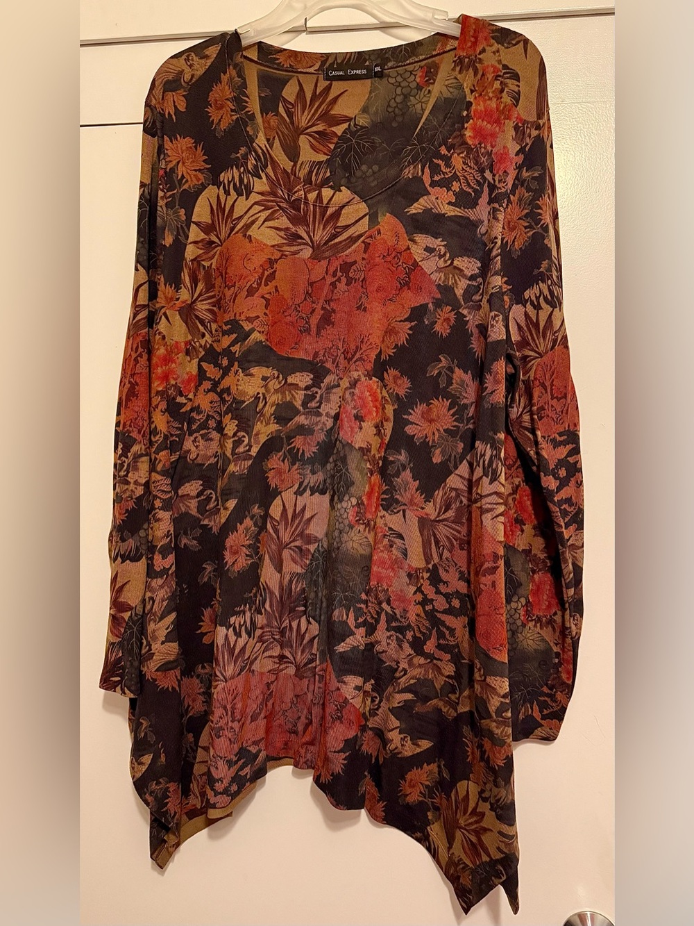 Casual Express Black and Rust Floral V-Neck Tunic